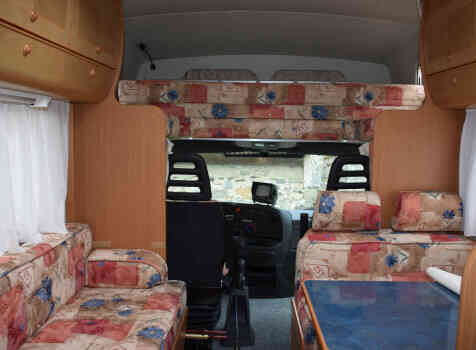 camping-car MOBILVETTA ICARO S10  intérieur 